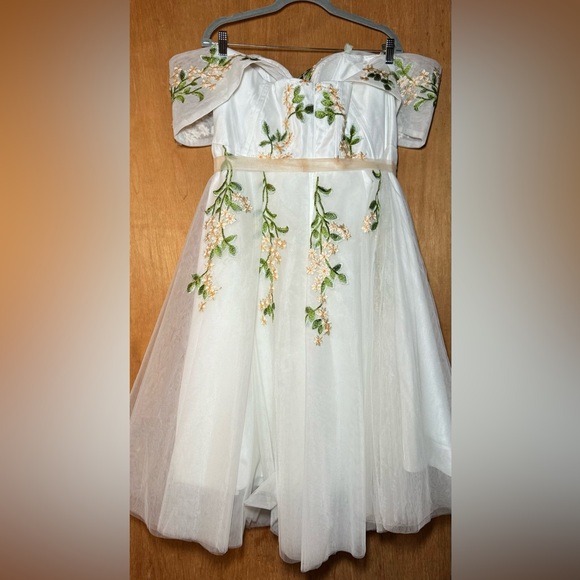 Tulle off the shoulder corset midi dress - Picture 2 of 4